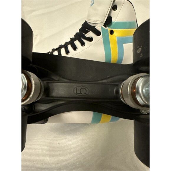 Antik Skyhawk Roller Derby roller skates, white blue yellow.Size 6. - Picture 8 of 12